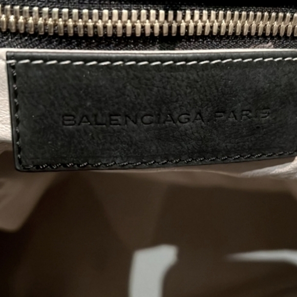 🦄  Balenciaga Large Lune Tote - Picture 9 of 12
